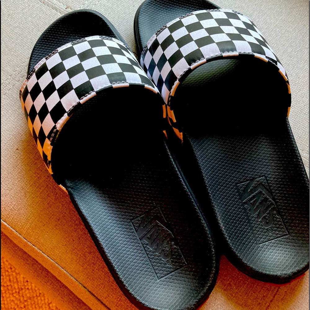 BNWOT VANS SLIDES SIZE W8.5 M7